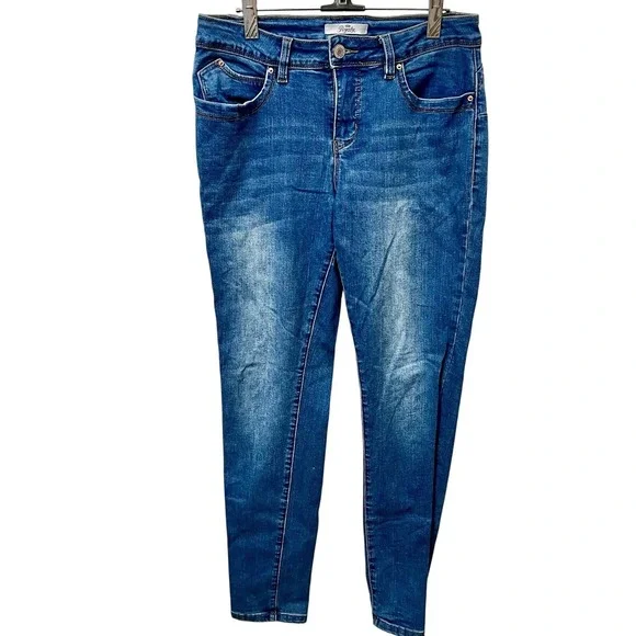 Royalty Denim Jeans Blue Wash Skinny Leg Casual Everyday Size 10 - Picture 1 of 5